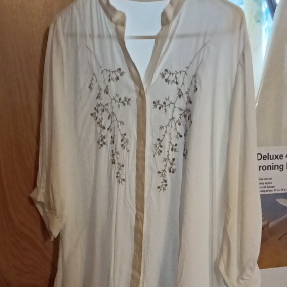 Kohl's Cream Floral Embroidered Blouse